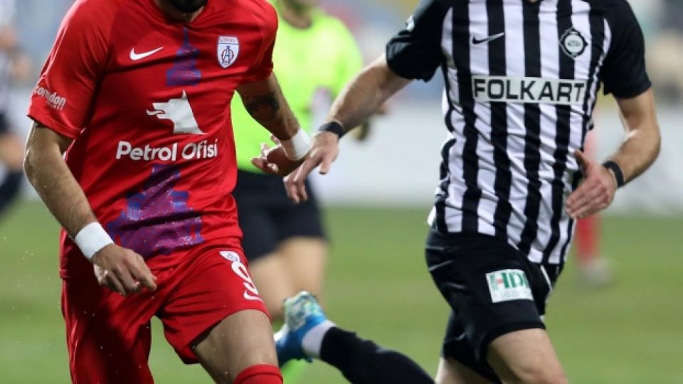 Altınordu ve Altay ‘son bilet’ için mücadele edecek